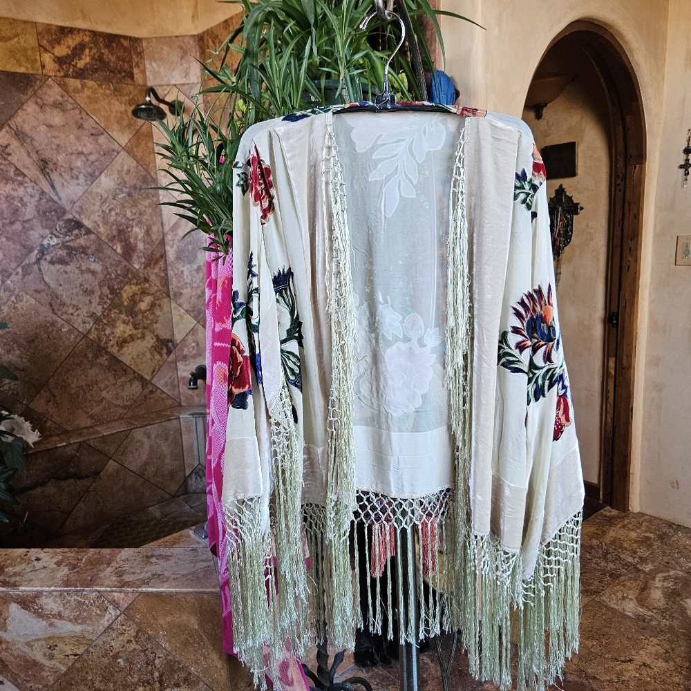 NWOT VELVET BURN OUT FRINGE SHORT KIMONO *